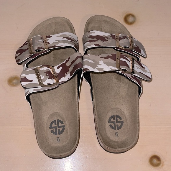 Sandals - Picture 2 of 4